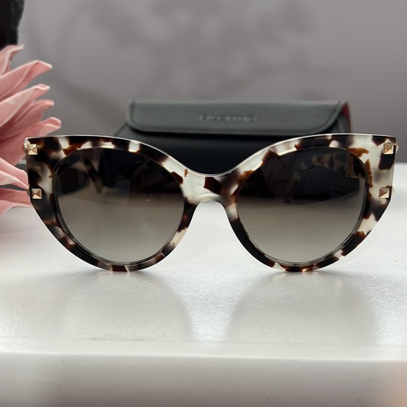 Valentino Sunglasses - Picture 5 of 6
